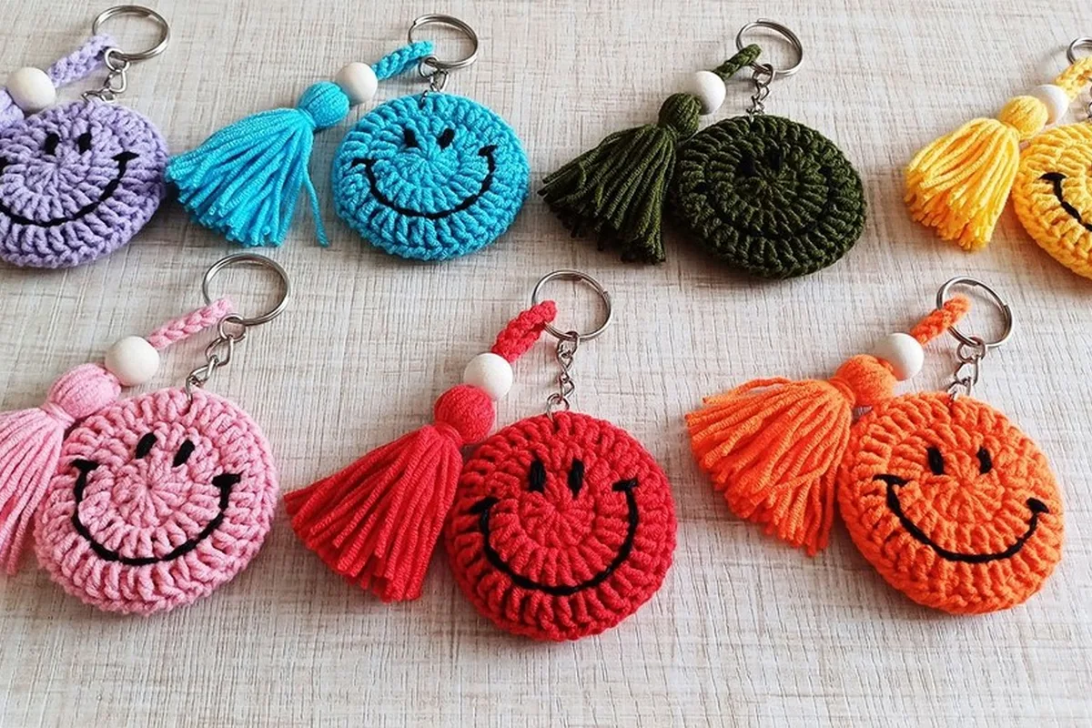 Crochet Colorful Smiley Face Keychains Pattern